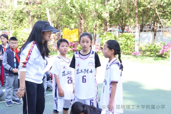 职业球员如何通过联赛提升竞技水平_1